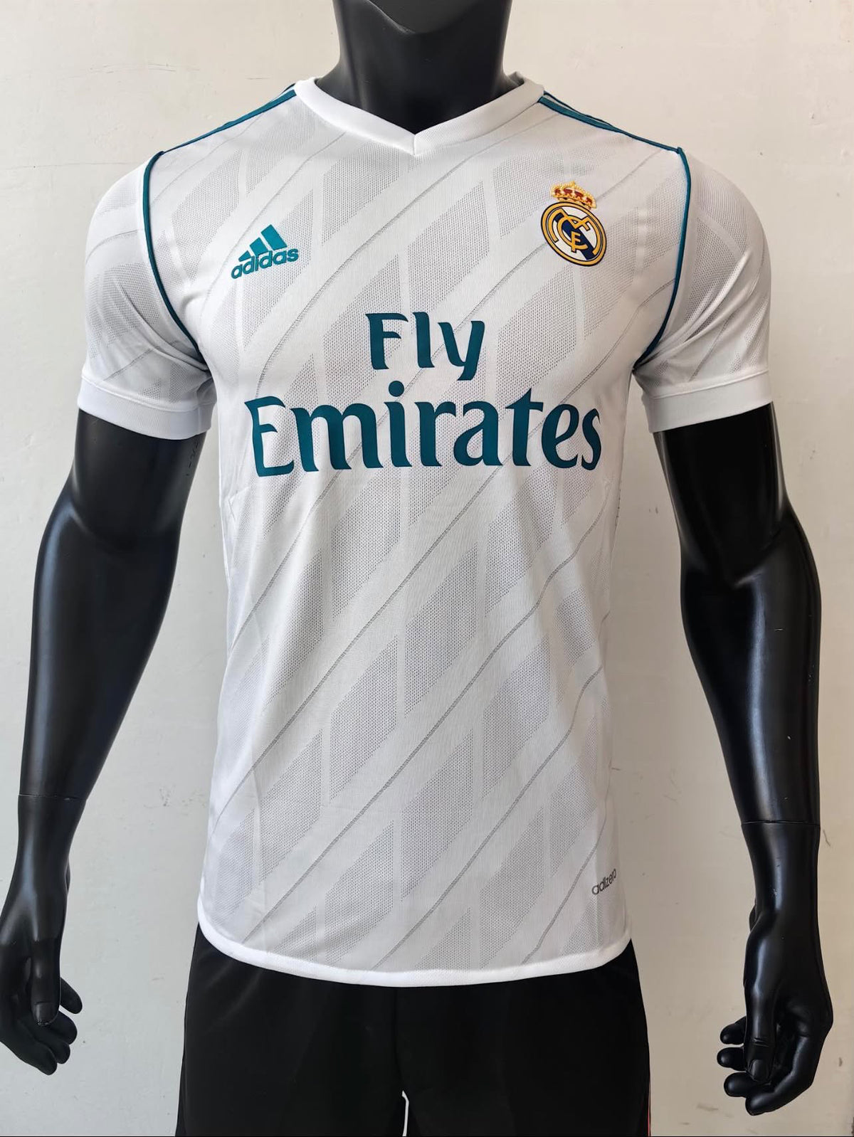 Real Madrid 17/18 home jersey